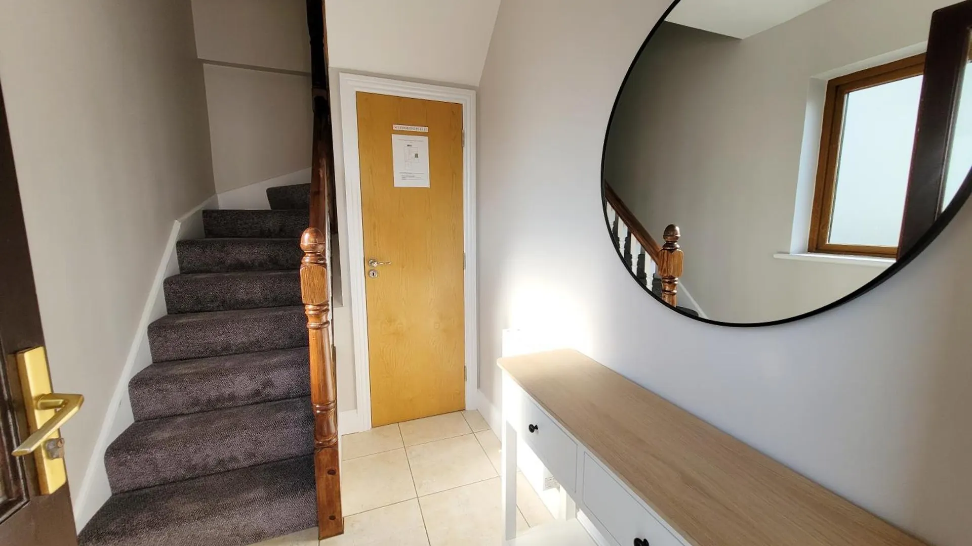 Donegan Court Aparthotel Galway 3*,