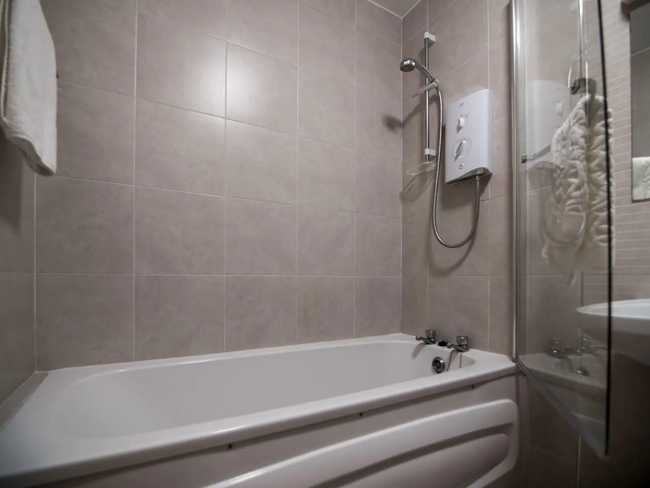 ***  Donegan Court Aparthotel Galway Irland