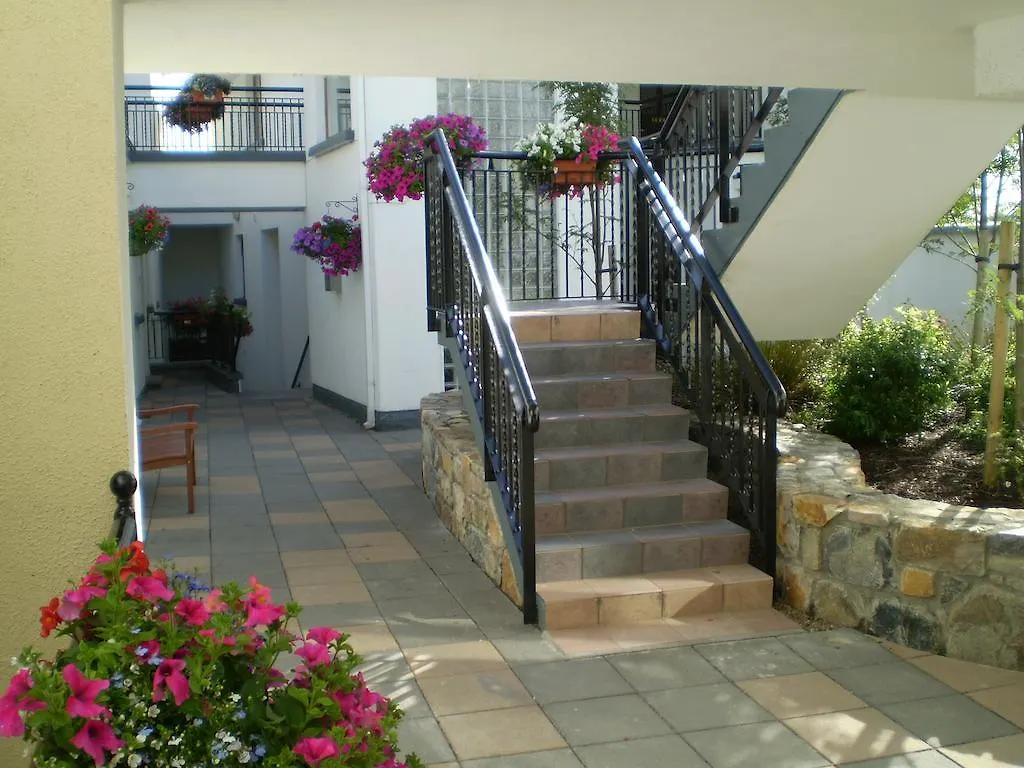 Donegan Court Aparthotel Galway 3*,