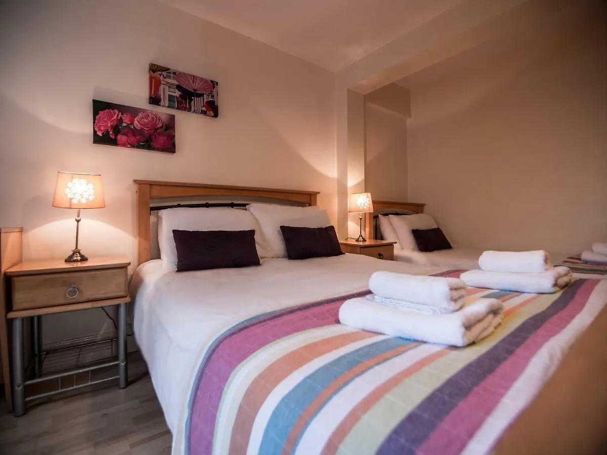 Donegan Court Aparthotel Galway 3*,