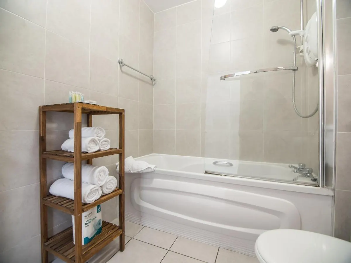 Donegan Court Aparthotel Galway 3*,